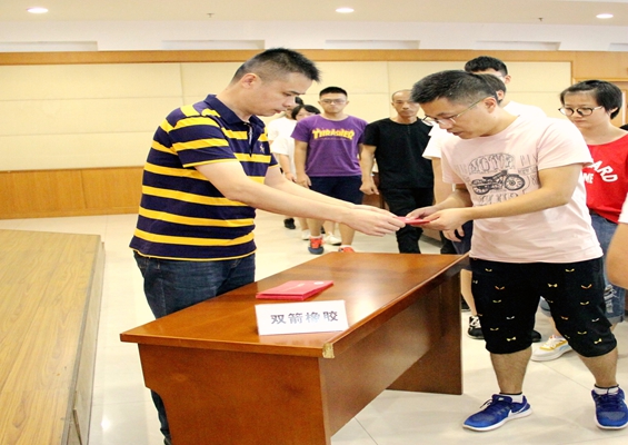 你的詩和遠方，我們來助力  ——公司參加桐鄉(xiāng)市慈善總會“金秋助學”捐贈活動